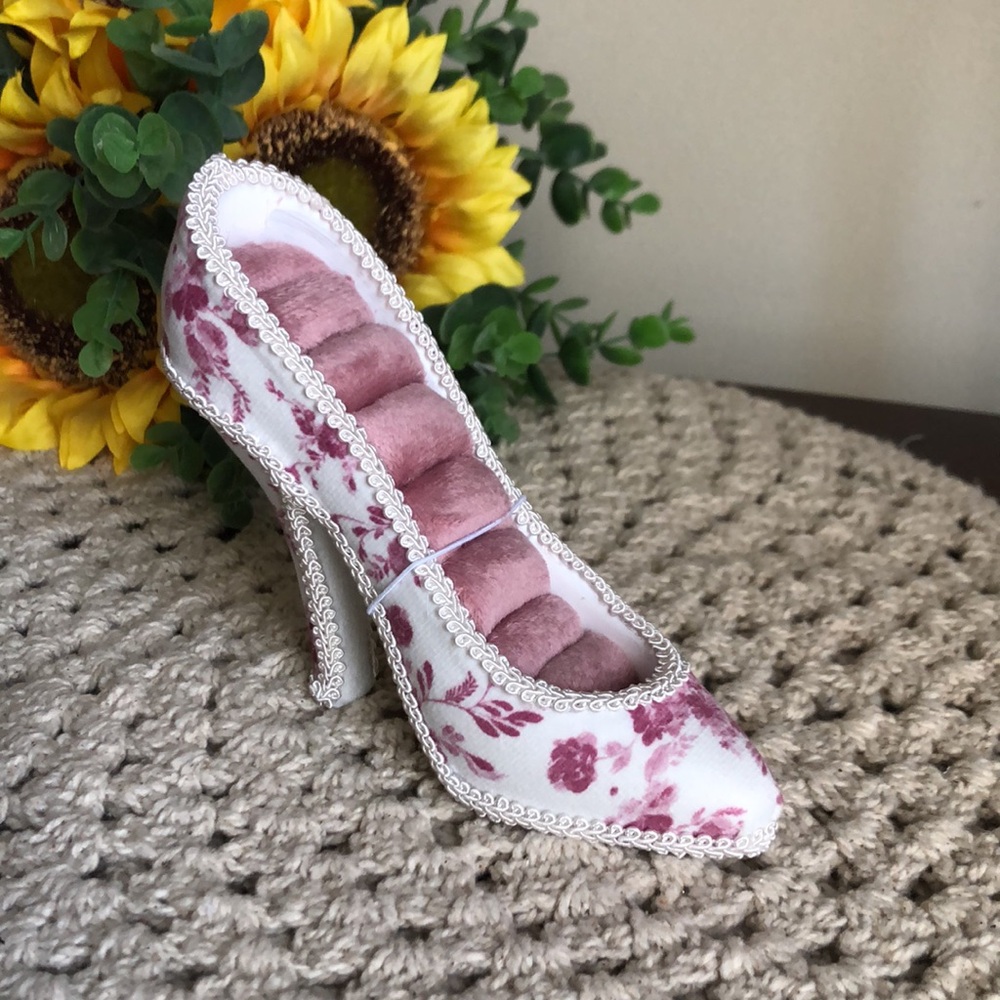 Floral Pink and White High Heel Shoe Shaped Ring Organizer - Picture 9 of 9